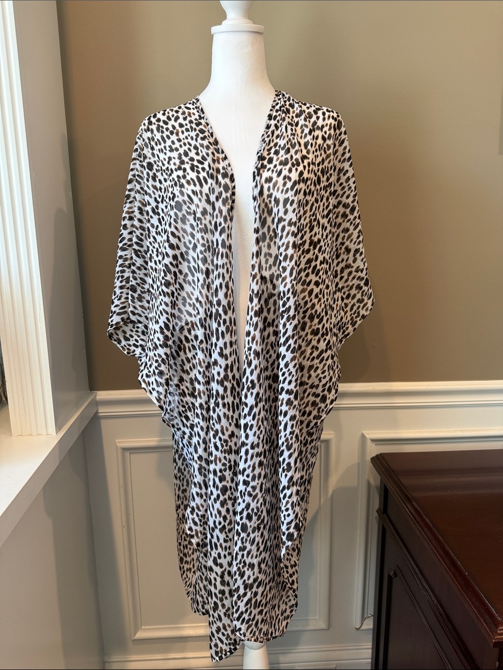 Victoria's Secret Black and White Leopard Print Kimono Cape caftan coverup robe